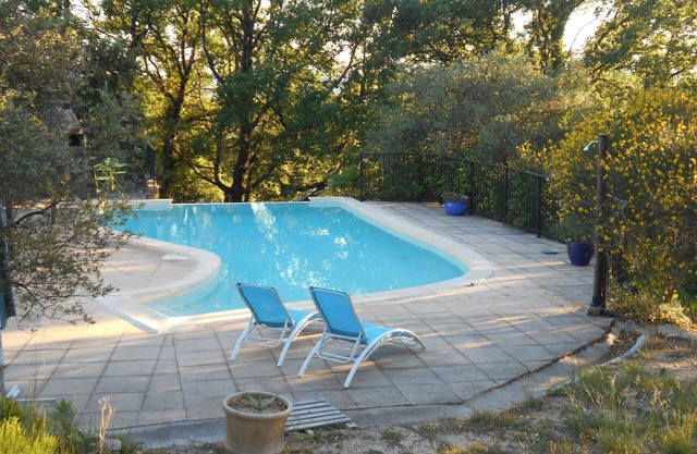 A haven of peace surrounded by nature. One bedroom, air conditioning, swimming pool .