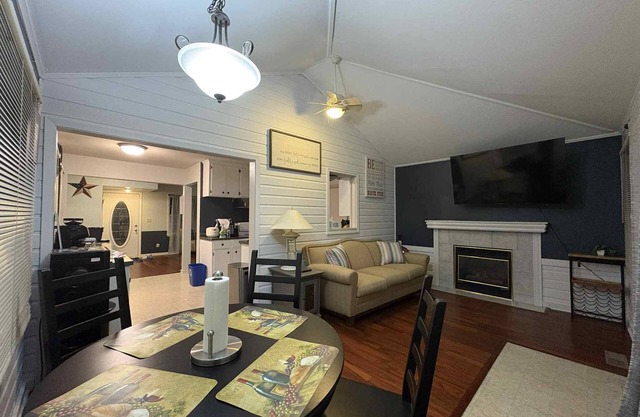 A Heart of a Twin Cities-Cute and Cozy House with Quiet Neighborhood