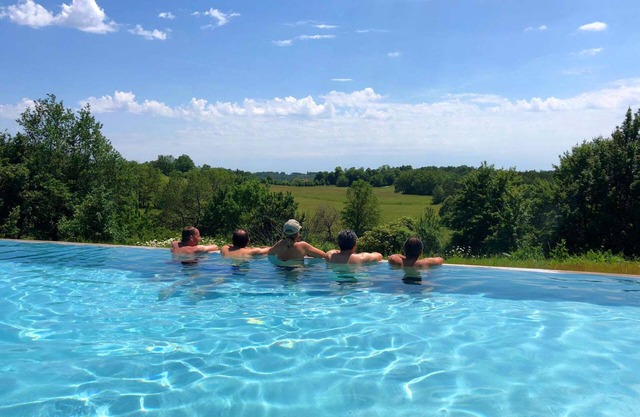A hidden paradise to find yourself in. Large villa, infinity pool