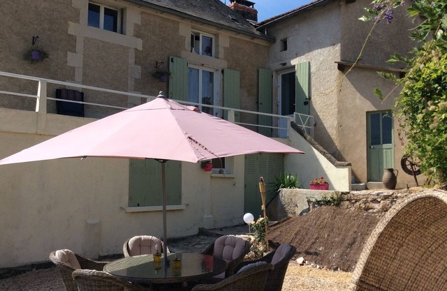 A HIDDEN GEM WITH PRIVATE POOL