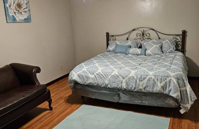 A large room in Prince George County that has a King size bed and an ensuite.