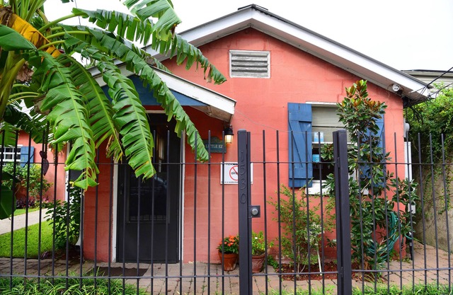 A LEGAL GUESTHOUSE! The Little Eazy Guest House-Owner lives on the property