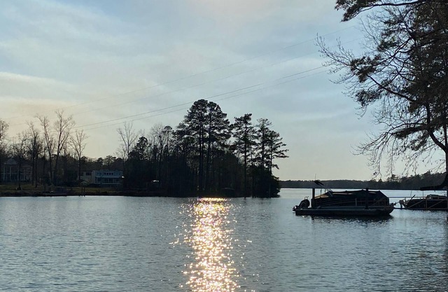 A little piece of lake paradise with Huge Deck 3 bedroom 3.5 bath private dock