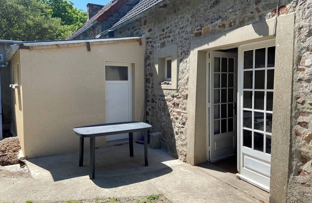 A Louer 600 Euros la Semaine Contact Heures Repas 0233521112