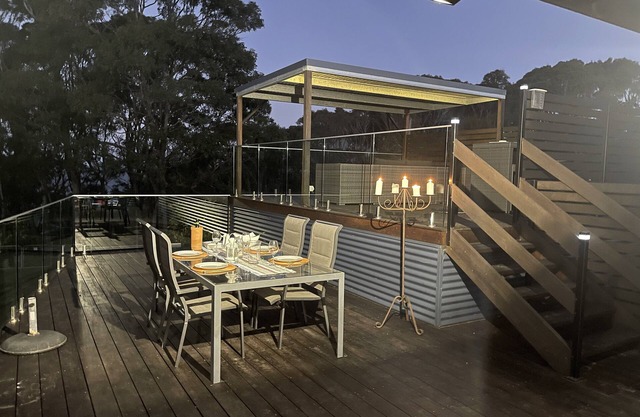 A lovely cosy cottage with a delightful double deck to enjoy the views