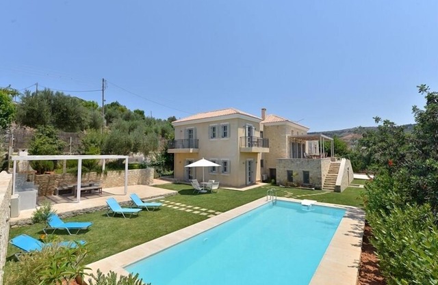 A Lovely Light And Airy New Built Villa For 10, With Private Pool