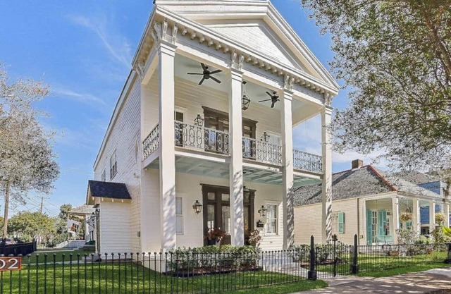 A Luxurious Bed and Breakfast in the Heart of Algiers Point.