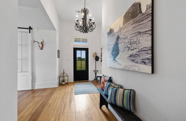 A luxury Farmstead retreat, escape the city lights!
