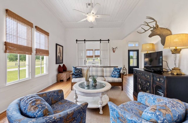 A luxury Farmstead retreat!