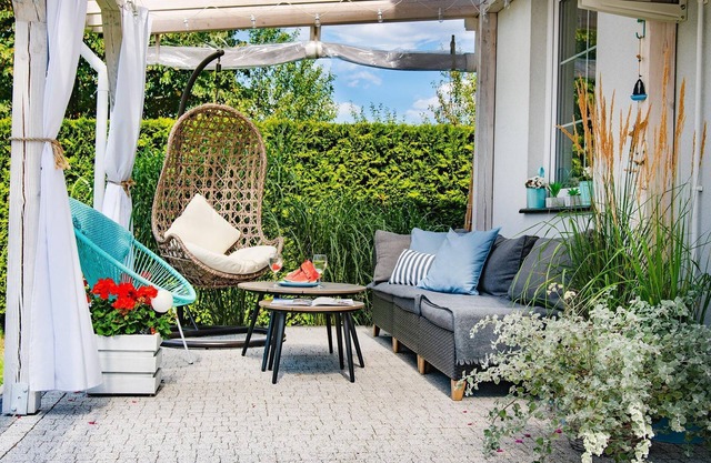 A luxury villa in a seaside village.Living room, 2 bedrooms, 2 bathrooms, garden