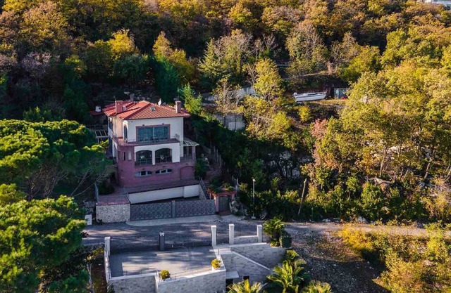 A modern, beachfront villa in Kvarner Bay