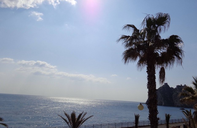 A new and welcoming seaside house near Taormina