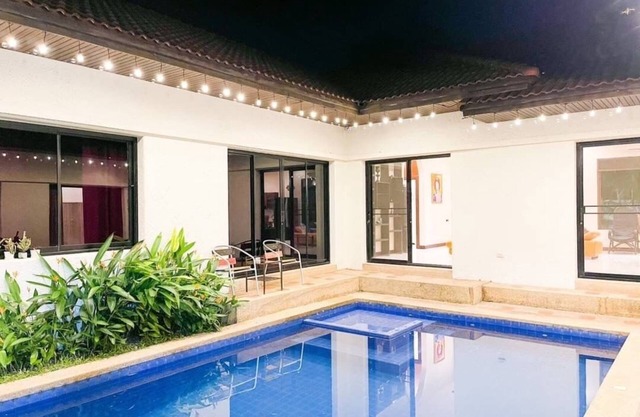 A nice and quiet villa in chonburi. Close to Bangsare beach. (Pet friendly)