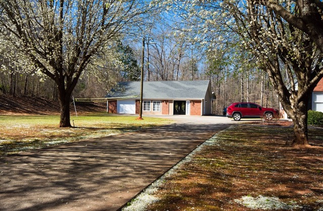 A Peaceful Hidden Treasure in Oxford, GA Entire 2 bedroom Guesthouse