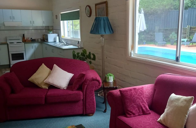 A peaceful , relaxing acreage 10 minutes from beaches shopping and National Park