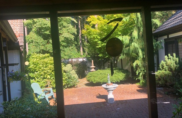 A Peaceful Woodland Retreat 20 minutes from Seattle and from Puget Sound ferries
