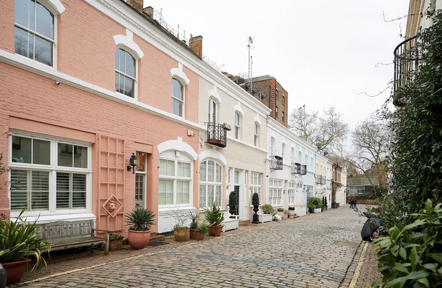 A PERFECT TREASURE - KNIGHTSBRIDGE LUXURY MEWS APARTMENT