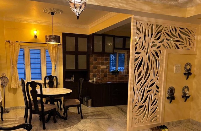 A quaint and sublime 3BR/4BA duplex apartment