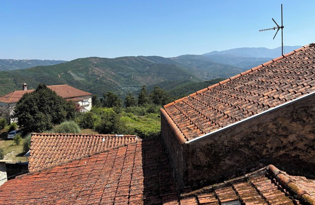 A quaint self catering holiday let in the beautiful village of Aldieu Das Dez n