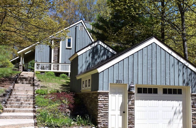 A quick walk to the bay from this charming Suttons Bay hide-away