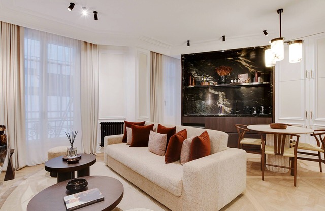 A Refined 1-BR with services in Saint Germain