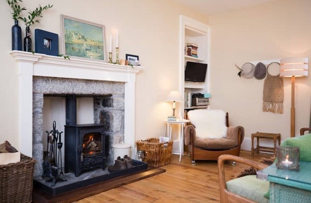 A romantic hideaway for two in the woods
