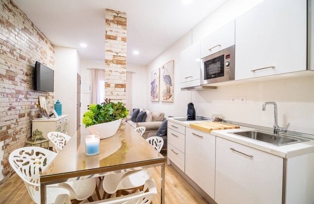 A&S Apartments Malaga-Free Parking and Wifi-a 500 Feria Malaga