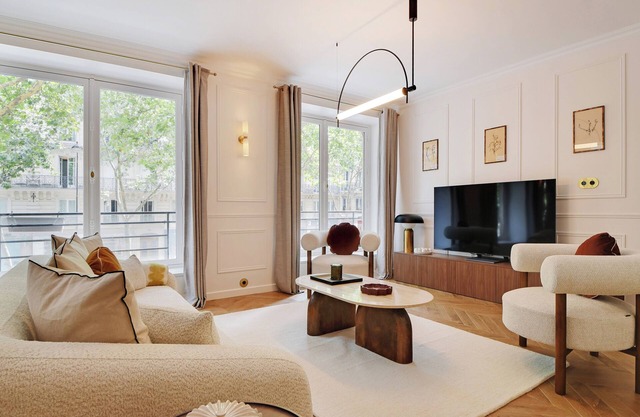 A Somptuous Serviced 3-BR/3Ba - Saint-Germain