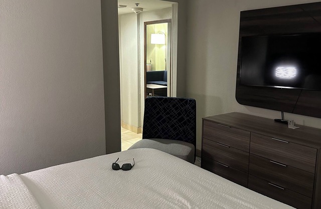 A Spacious, Cozy Escape, seconds from Brownwood Sq. In The Heart of The Villages