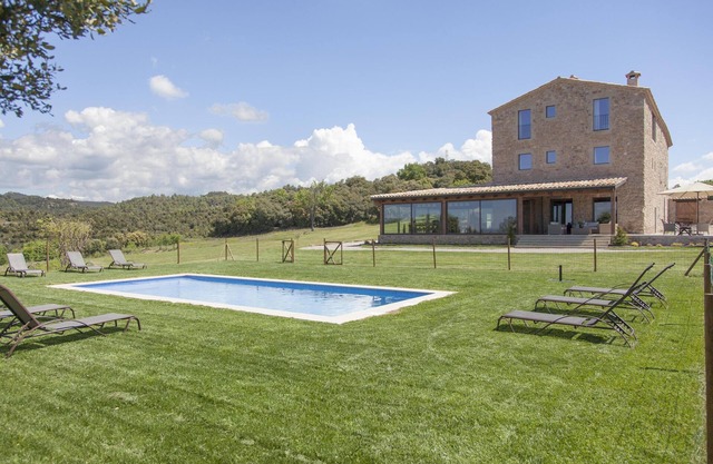 A SPECTACULAR GLASS ROOM AND TWO UPPER FLOORS