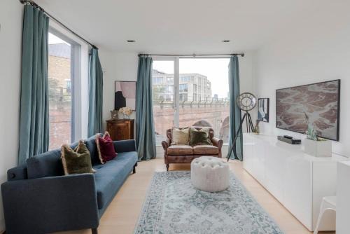 A Starry Starry Night - Borough - by Frankie Says