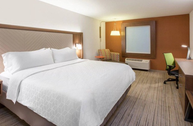 A Staycation to Remember! Great for Couples -S