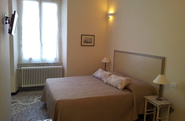 A stone's throw from the beach and with private parking space