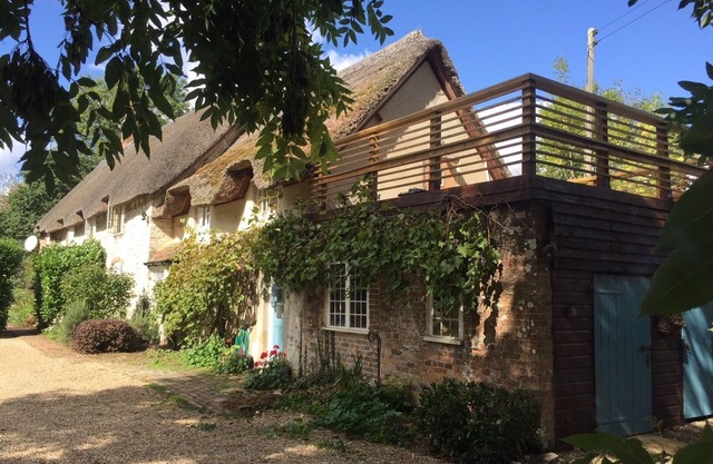 A Stunning Dorset Thatched Cottage - Dog Friendly with Private Hot Tub
