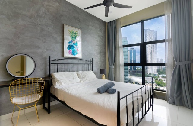 A Stylish Apt @ Arte MK, Free Parking, KLCC View