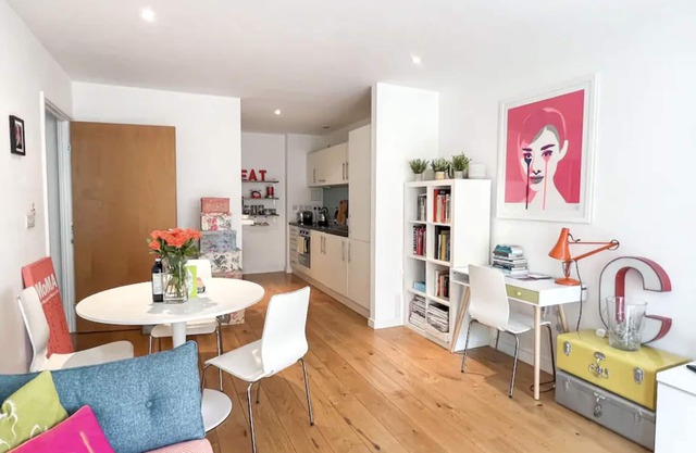 A stylish & bright, newly renovated one-bed Shoreditch apartment.
