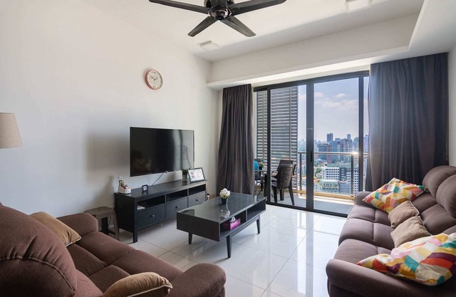 A Stylish High Floor 3BR Apt at Bukit Bintang