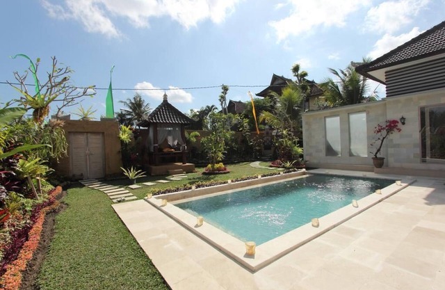 A stylish Villa with Pool & Kitchen and greenery garden