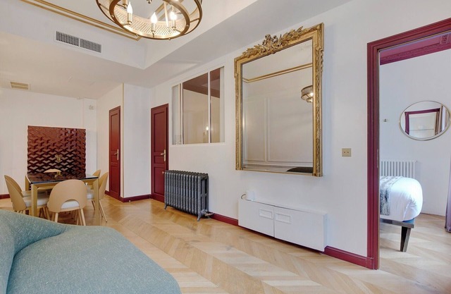 A Sweet 2-BR nest in the Champs-Elysées