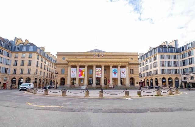 A TRANQUIL AMBIANCE SURROUNDED BY ICONIC LANDMARKS, MUSEUMS, CAFÉS-RUE CORNEILLE