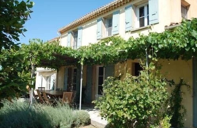A truly beautiful, secluded Provencal house with pool surrounded by vineyards