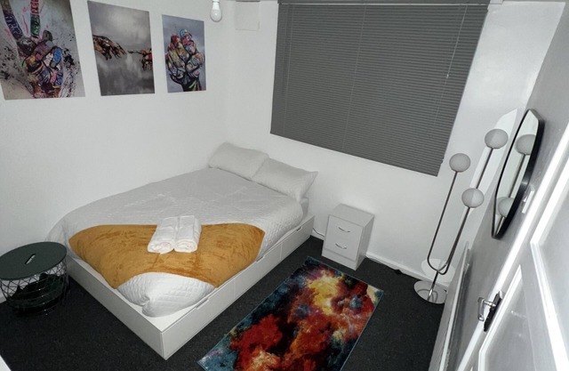 a two bedroom cosy hideaway based in greenwich