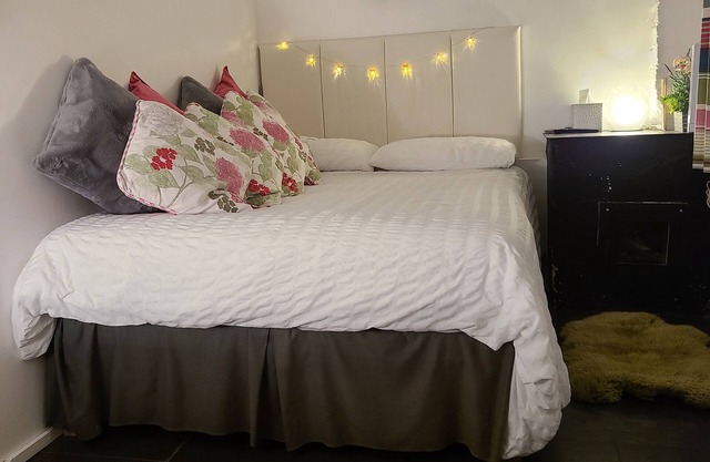 A Victorian laundry now a little (25'x8') dog-friendly let 5mins to town & beach