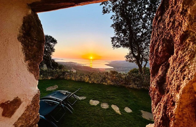 A VIGNA CASEDDU A PUNTA sea view and swimming pool