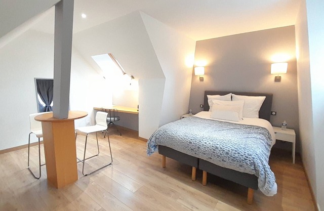 A1: double room at the Treuillaud estate with swimming pool