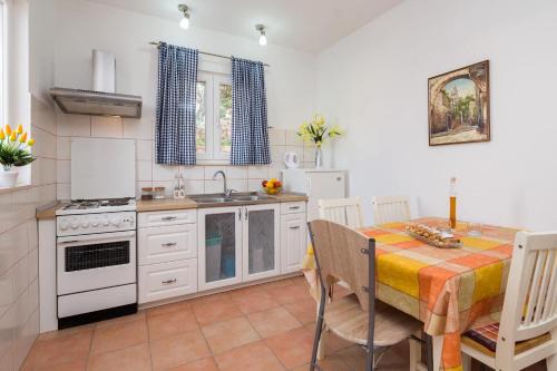 A2 - Modern apartment with garden 80m from beach
