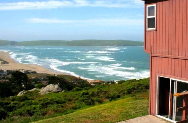AbaloneAlcove~Stunning Beach Home w/Big Views/HotTub/WiFi/Pup/Pool Tbl