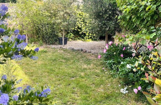 Abbaye CottagenCharming House in the Heart of Fontevraud-Private Garden-Jacuzzi
