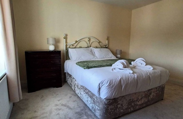 Abbeyfeale Home - Sleeps 6 - Convenient Location