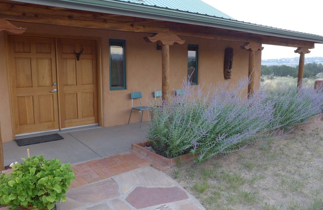 Abiquiu Oasis, Land of Enchantment - Recharge health, connect with environment